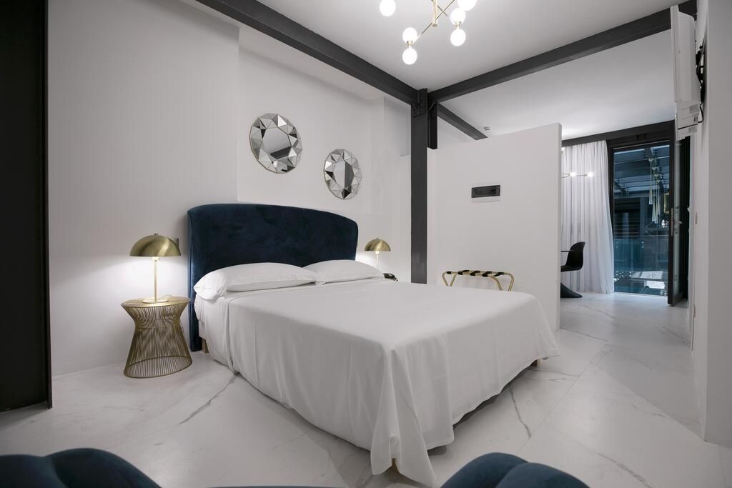 Azzoli Apartments & Skypool