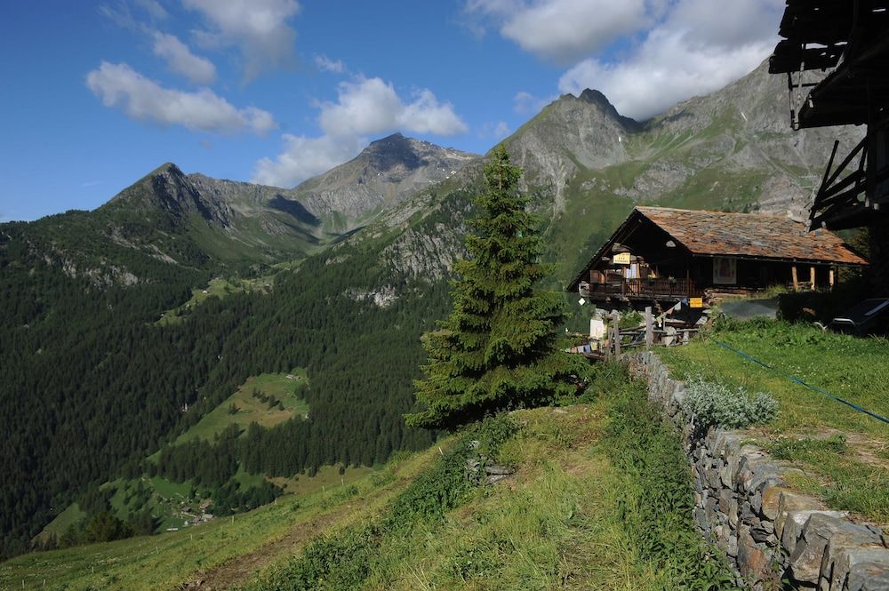 Rifugio Di Guide Frachey