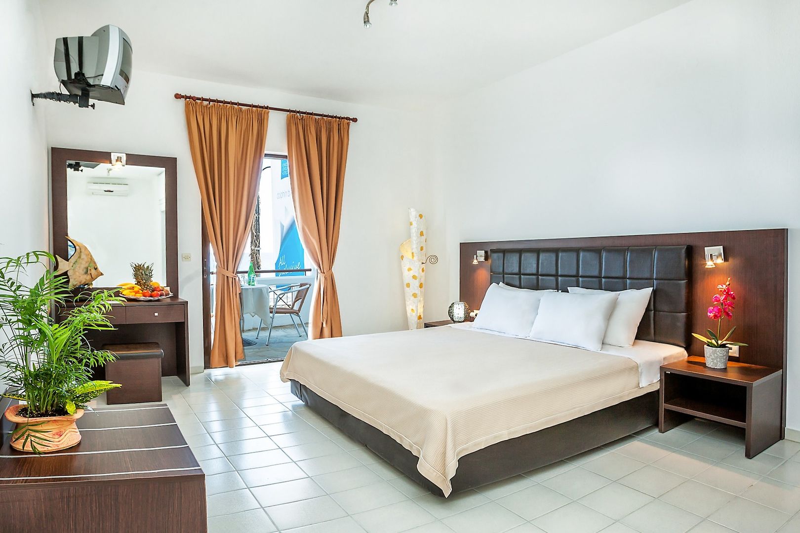 Xenios Dolphin Beach Hotel