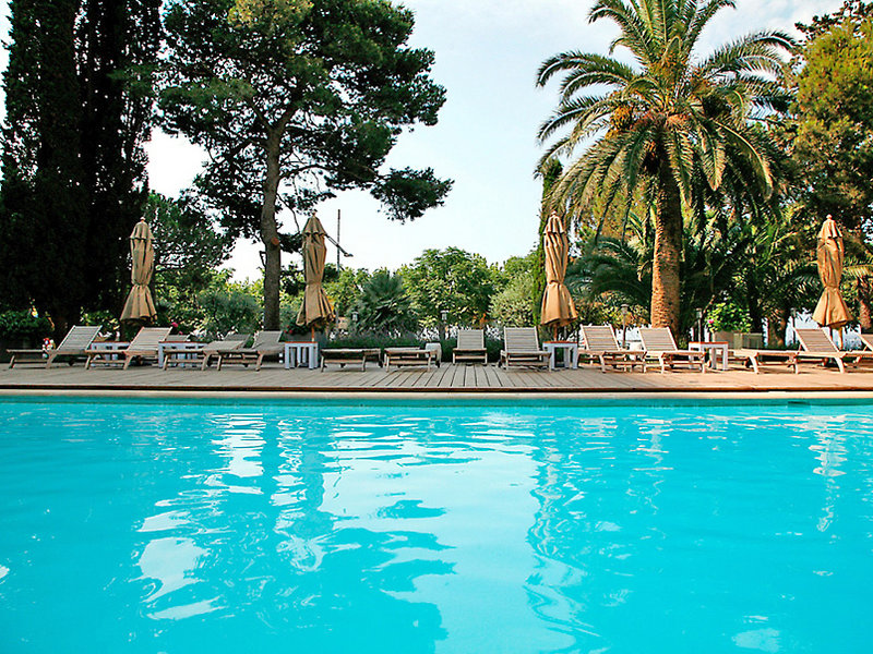 Hotel Trias