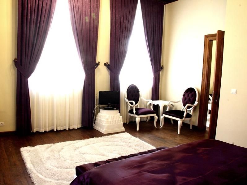 Les Pergamon Boutique