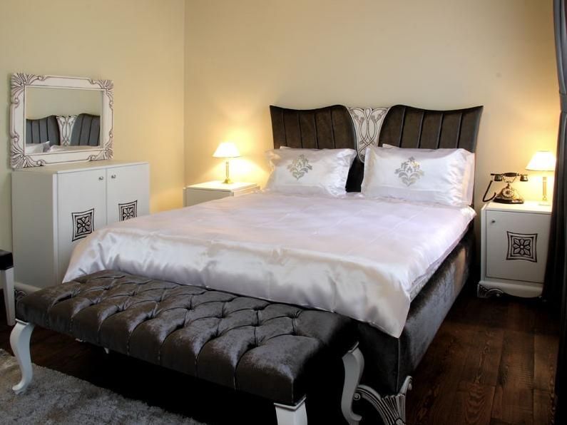 Les Pergamon Boutique