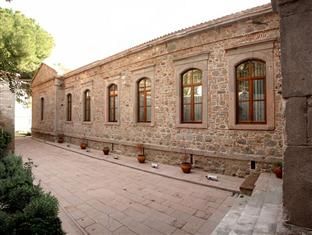 Les Pergamon Boutique