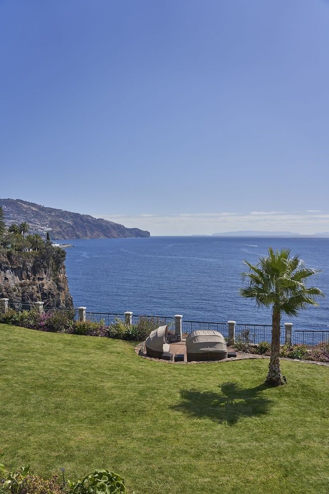 Les Suites at The Cliff Bay