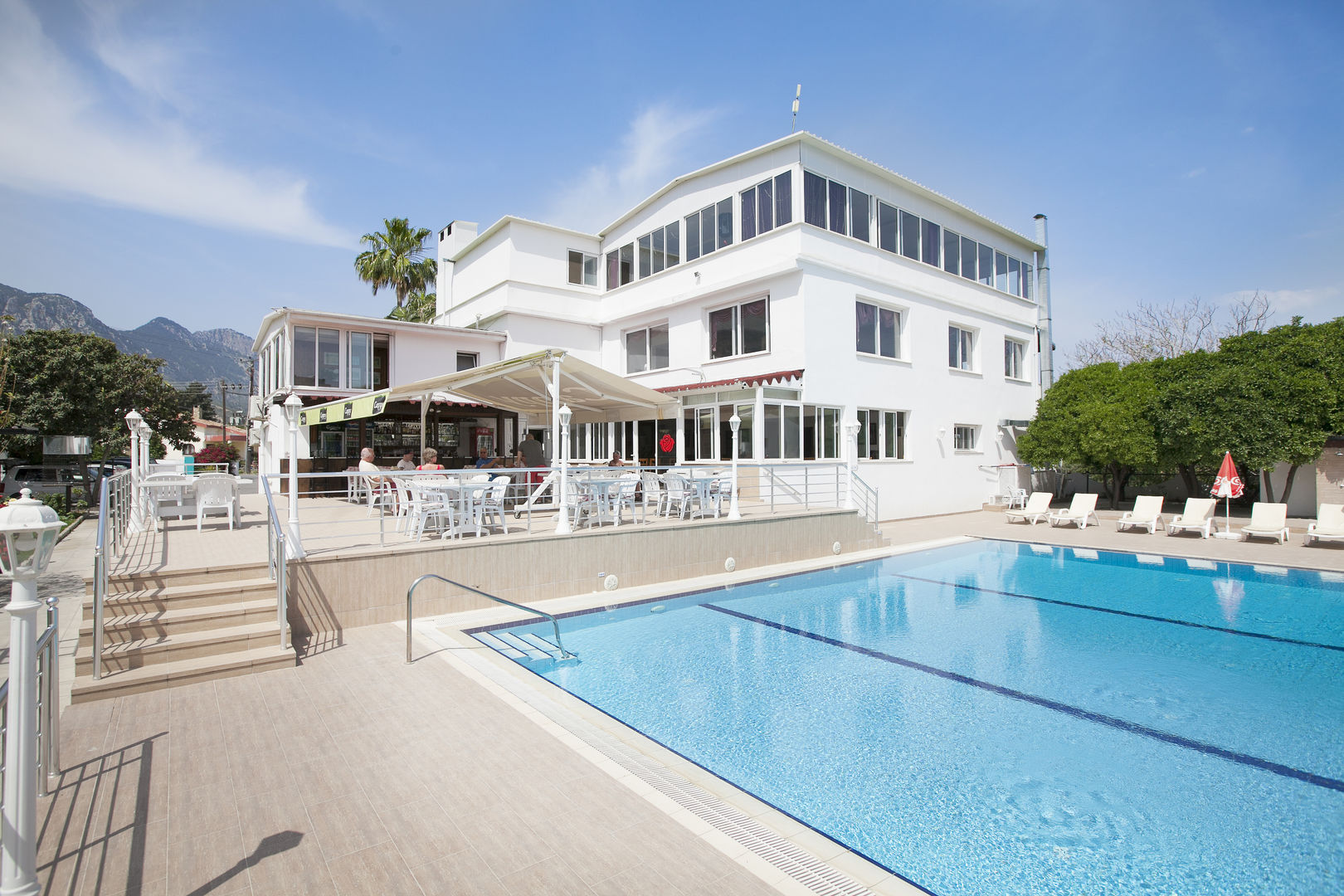 Rose Gardens Hotel
