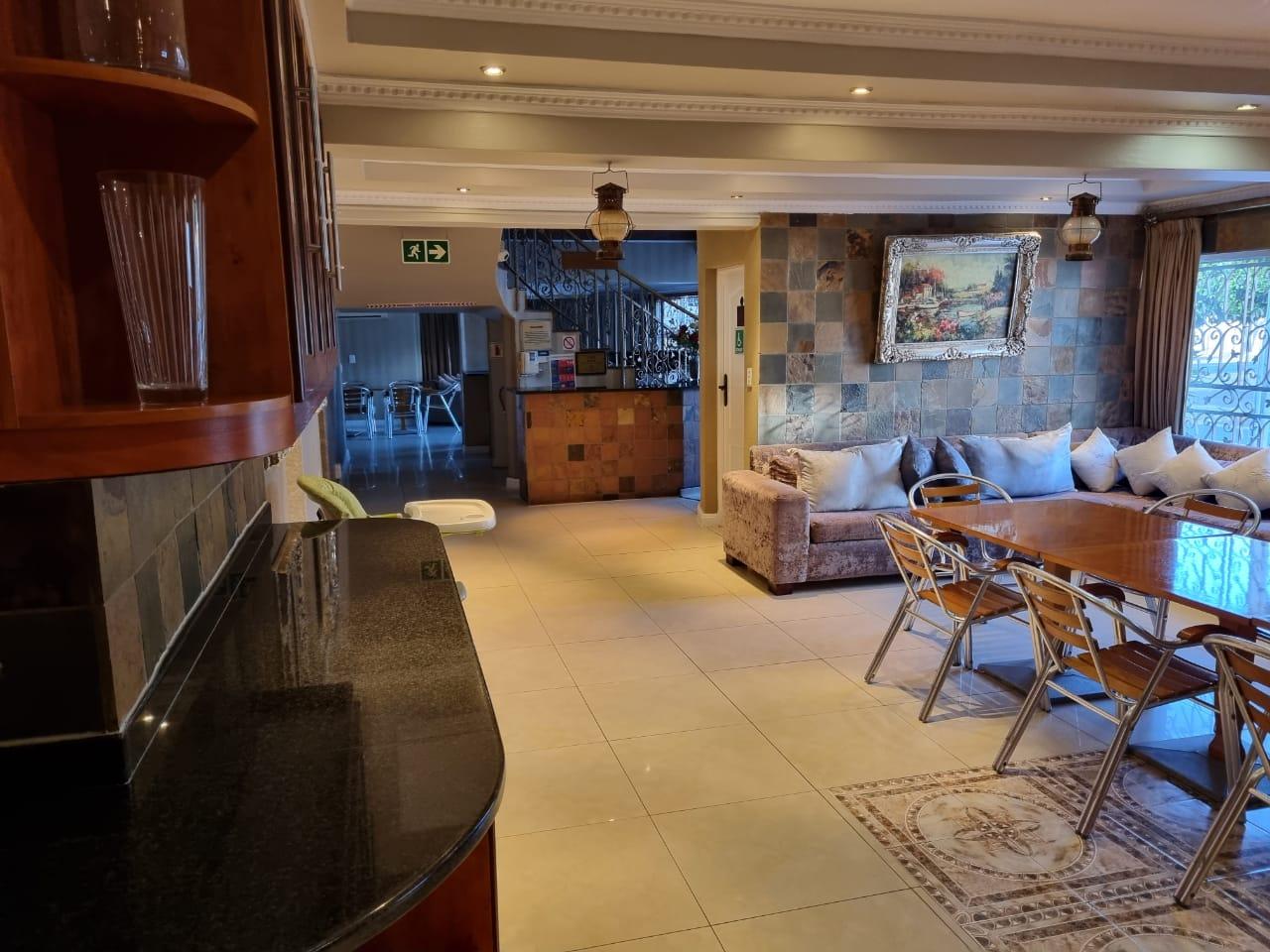 Savoy Lodge Cape Town