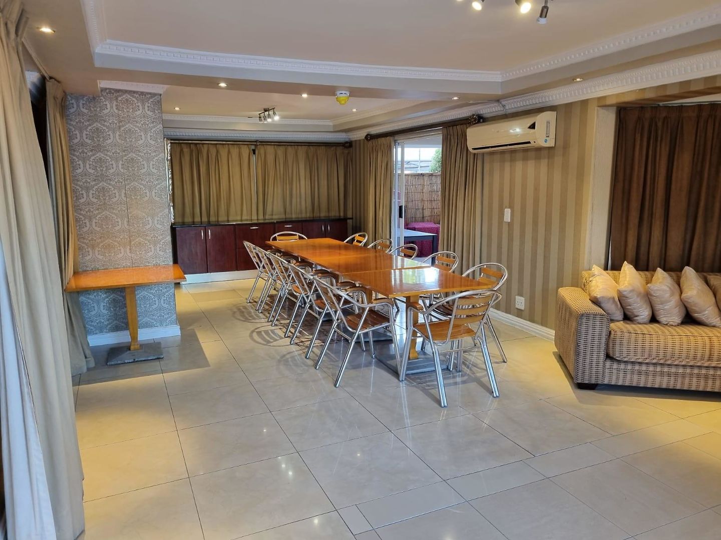 Savoy Lodge Cape Town