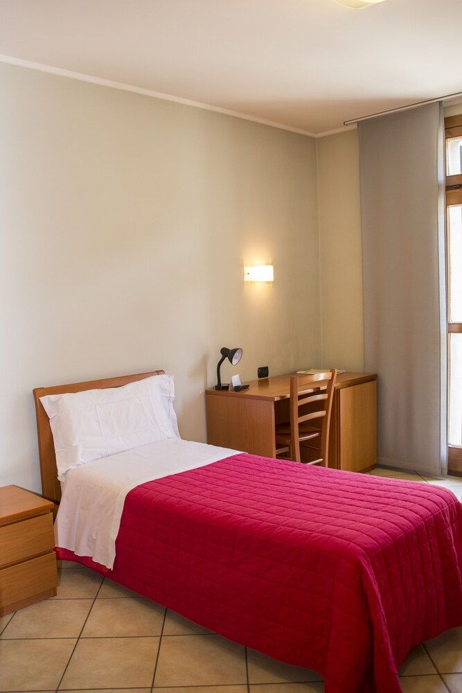 Parini Hotel