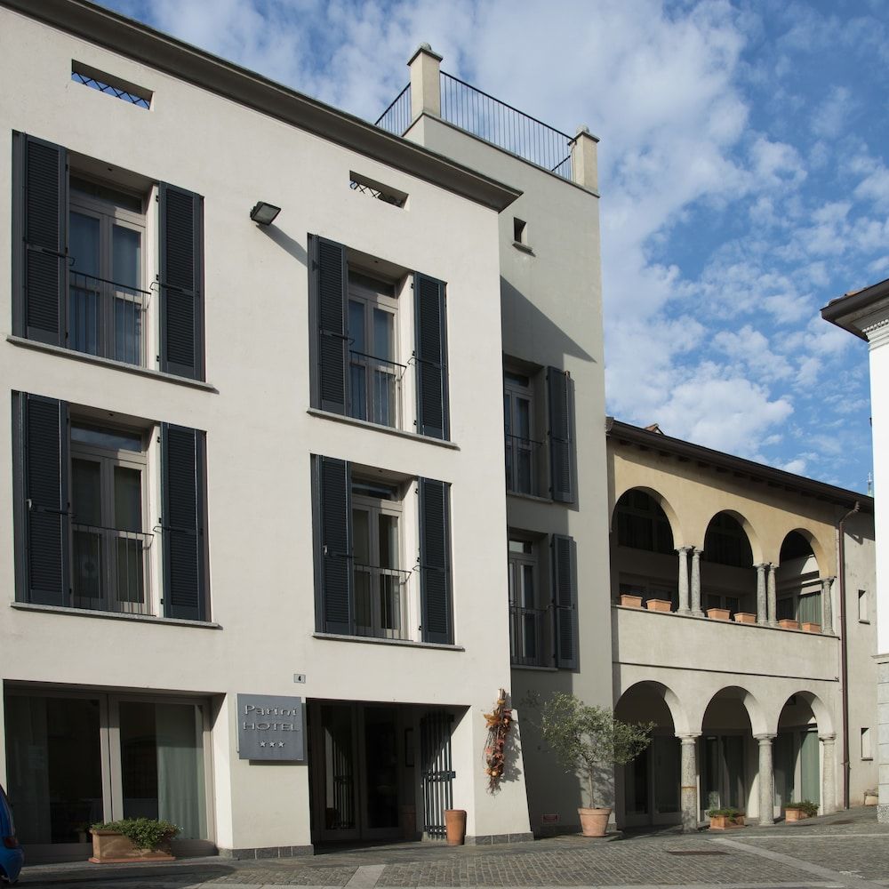 Parini Hotel