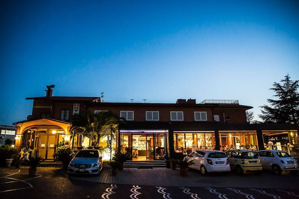 Camp's Hotel