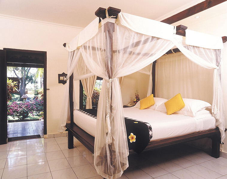 Legian Beach Hotel