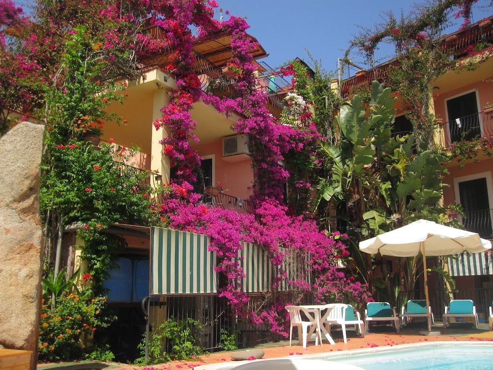 Aparthotel Domus de Janas sul Mare