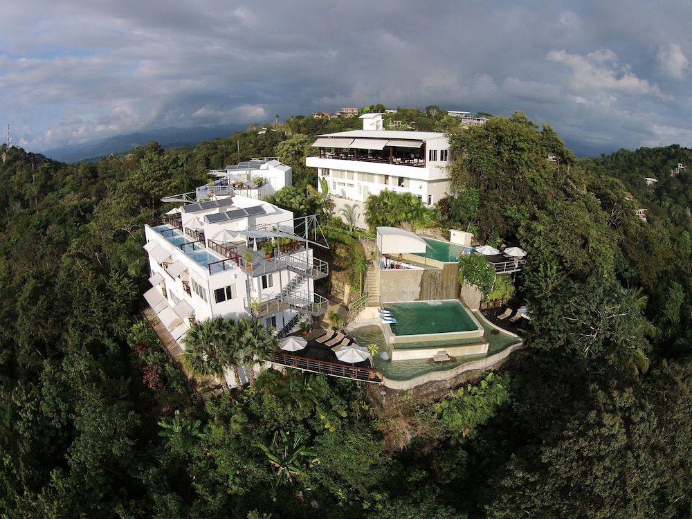 Gaia Hotel & Reserve