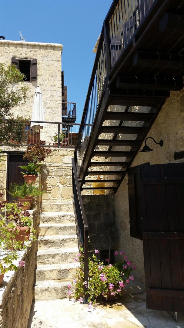 Leonidas Village Houses