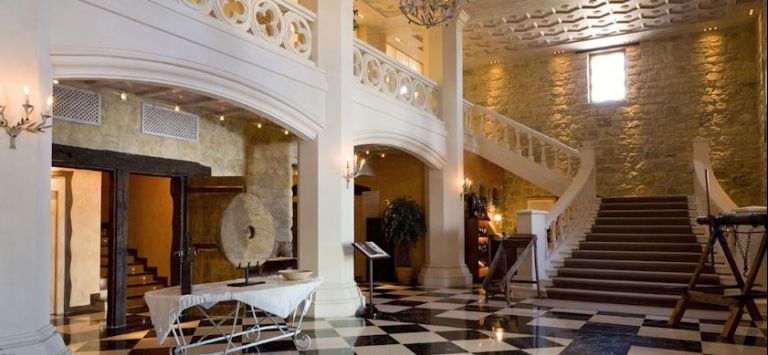 Hotel Chateau Pago De Cirsus