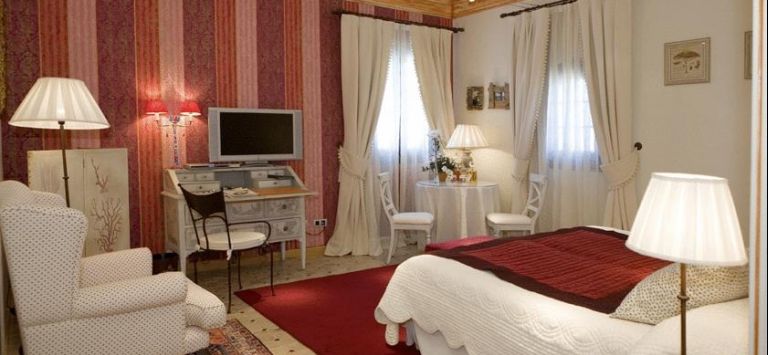 Hotel Chateau Pago De Cirsus