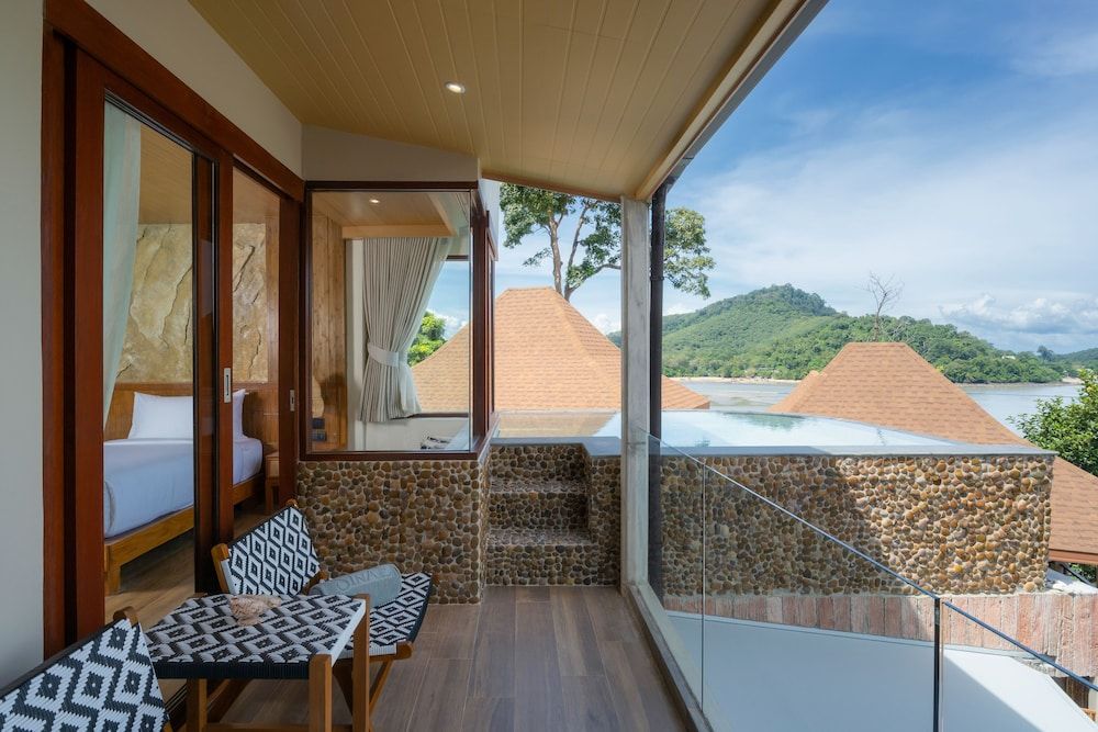 Sinae Phuket Luxury Hotel