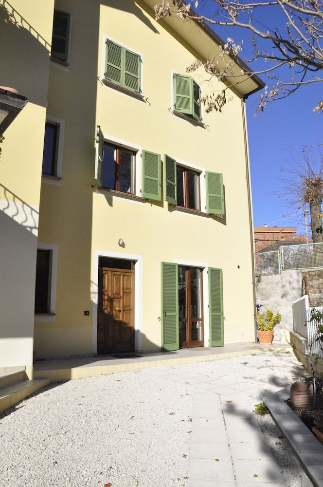 B&B Home Larina