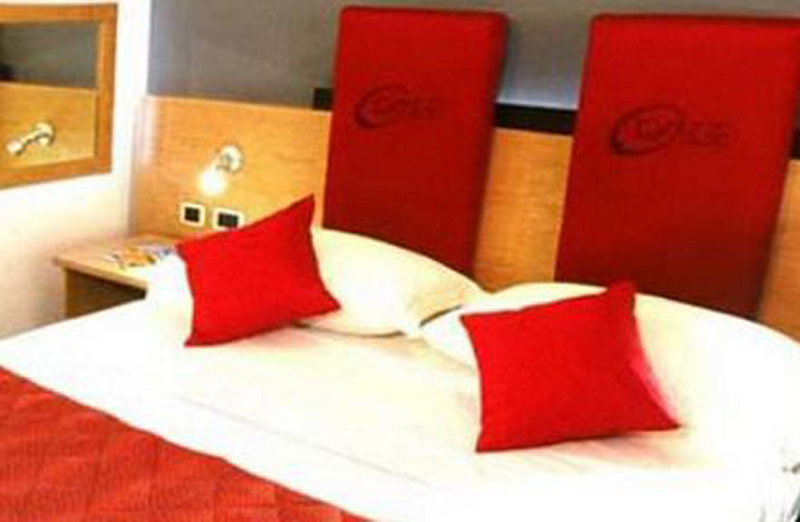 Orange Motel