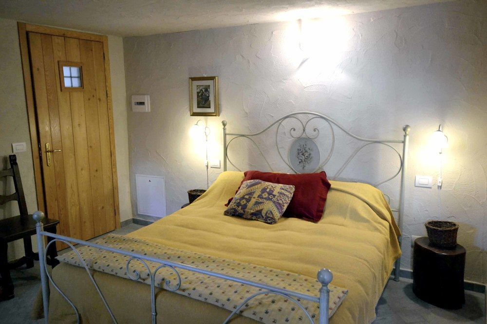 Maison Du Noyer Bed AndBreakfast