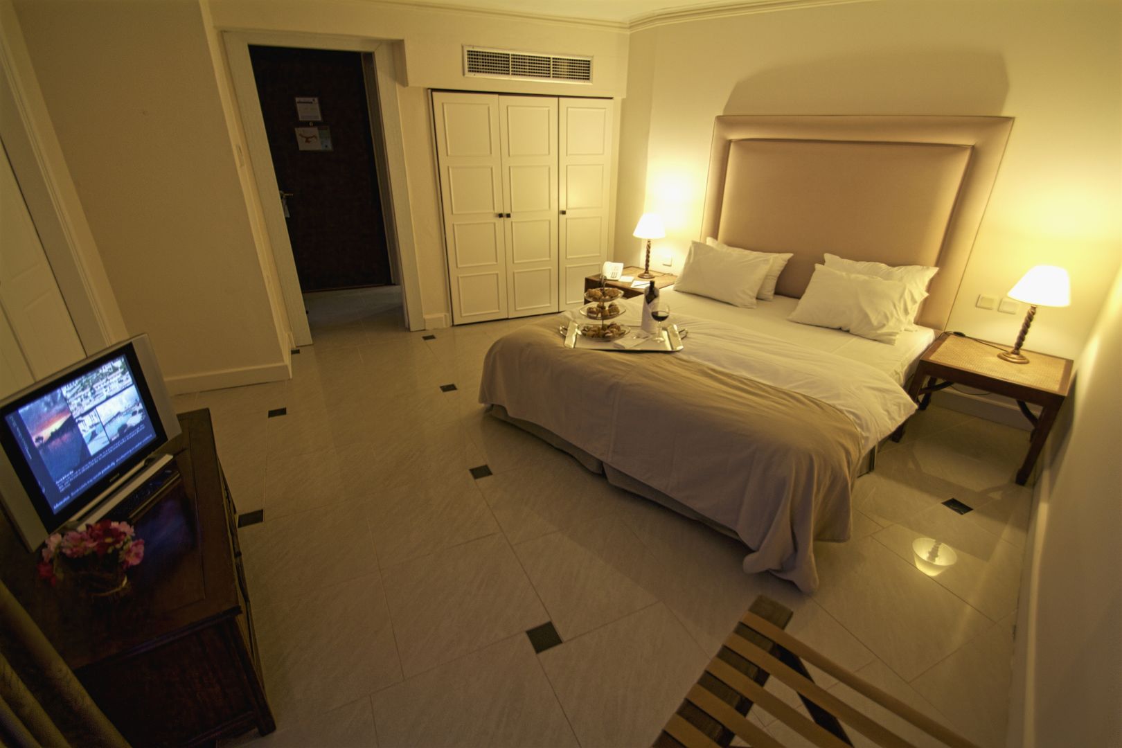 Comer Ionian Palace