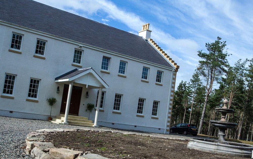 Dinichean House