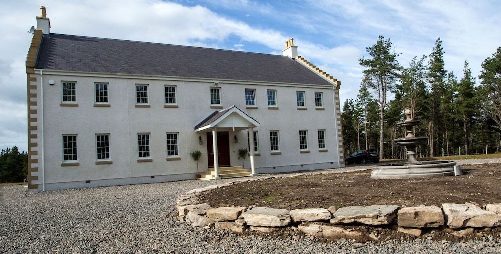 Dinichean House