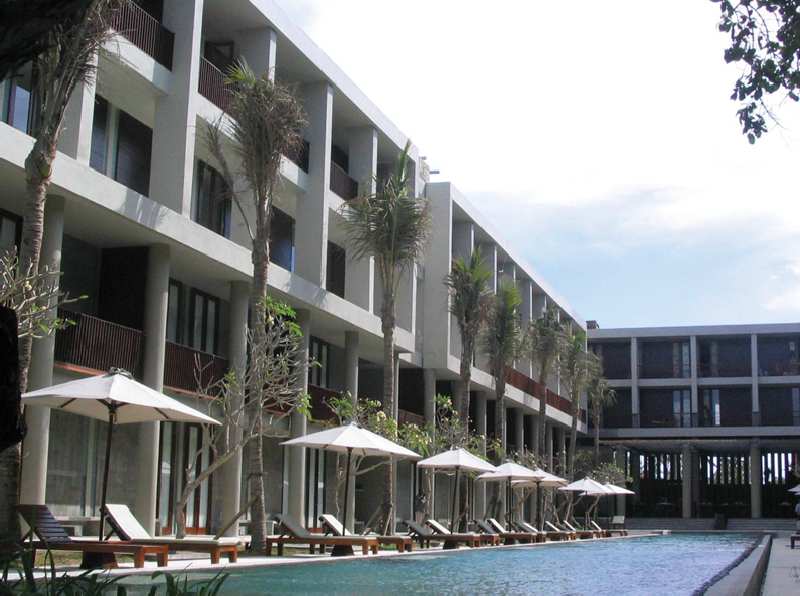 Oasis Beach Resort & Spa