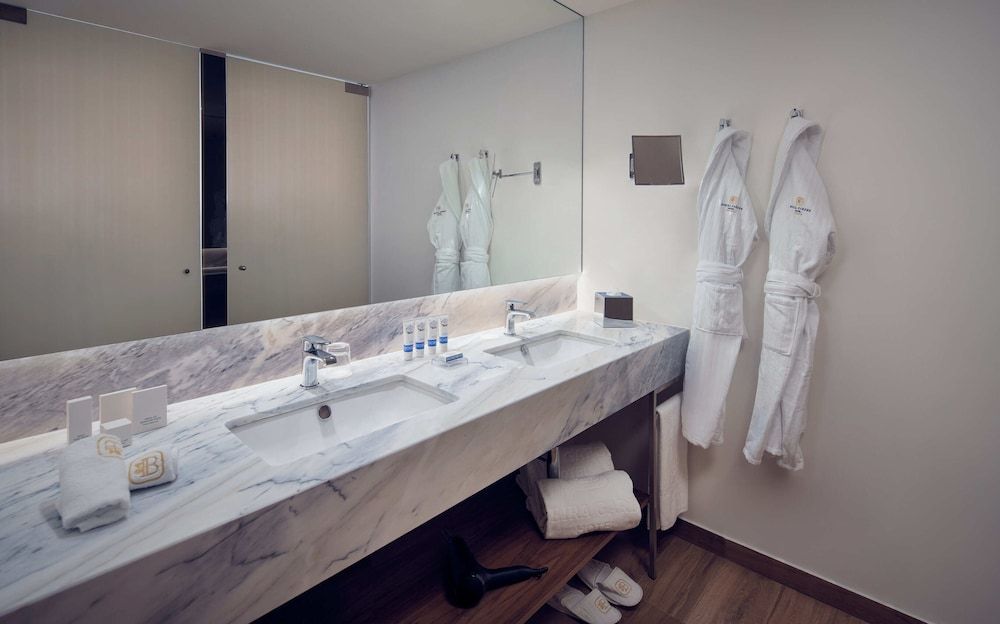 Boeira Garden Hotel Porto Gaia, Curio Collection by Hilton