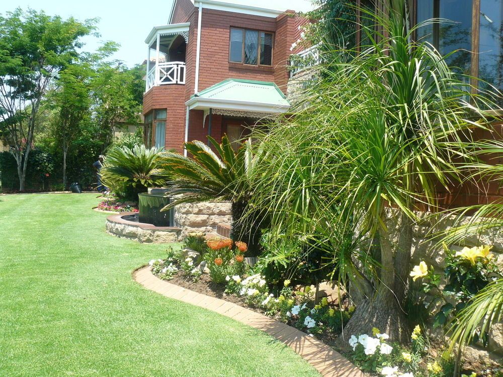 The Woodpecker Inn