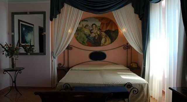 Emmaus Hotel
