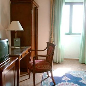 Emmaus Hotel