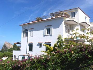 Le Rose Residence