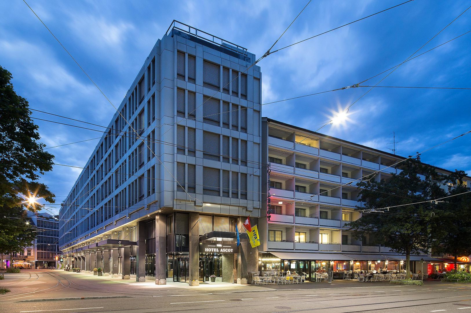 Locke am Platz