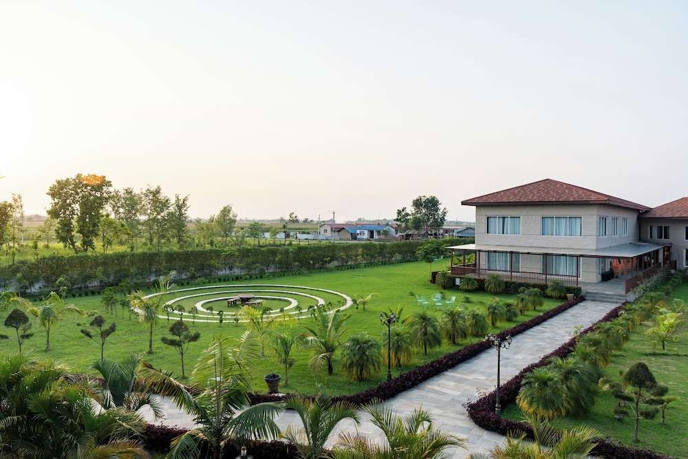 Riverbank Jungle Resort