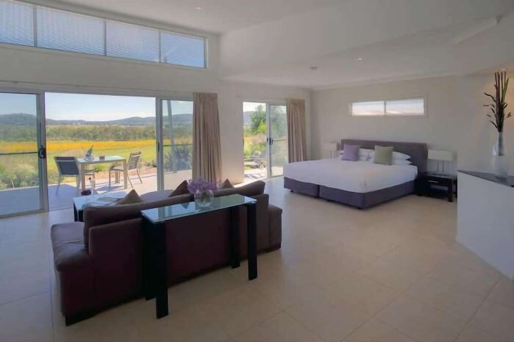 Azjure Studio Retreat