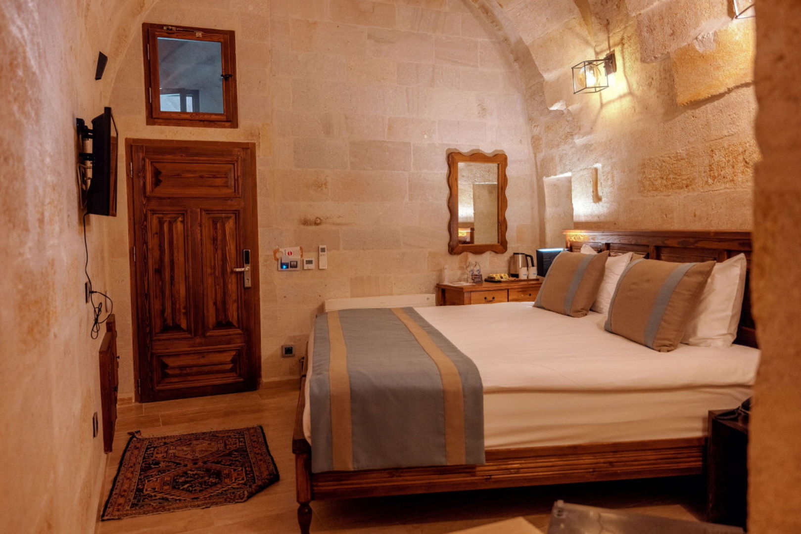 Misty Cave Hotel