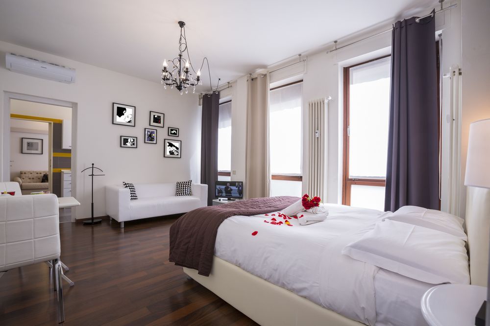 The Square Apartment