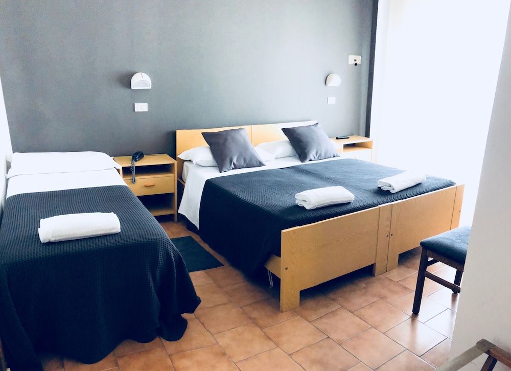 Aplo Hotel