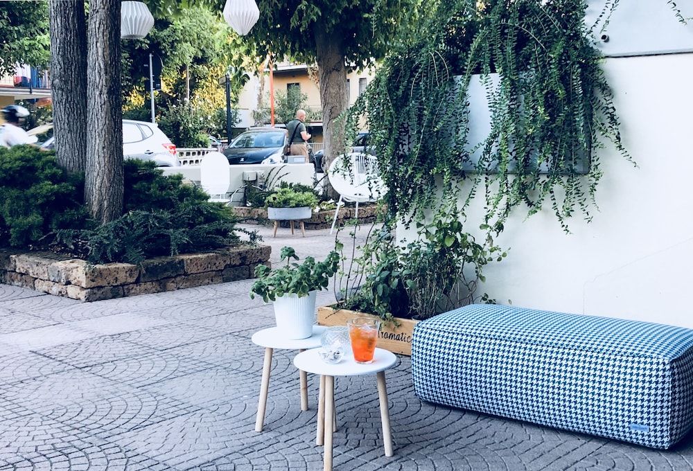 Aplo Hotel