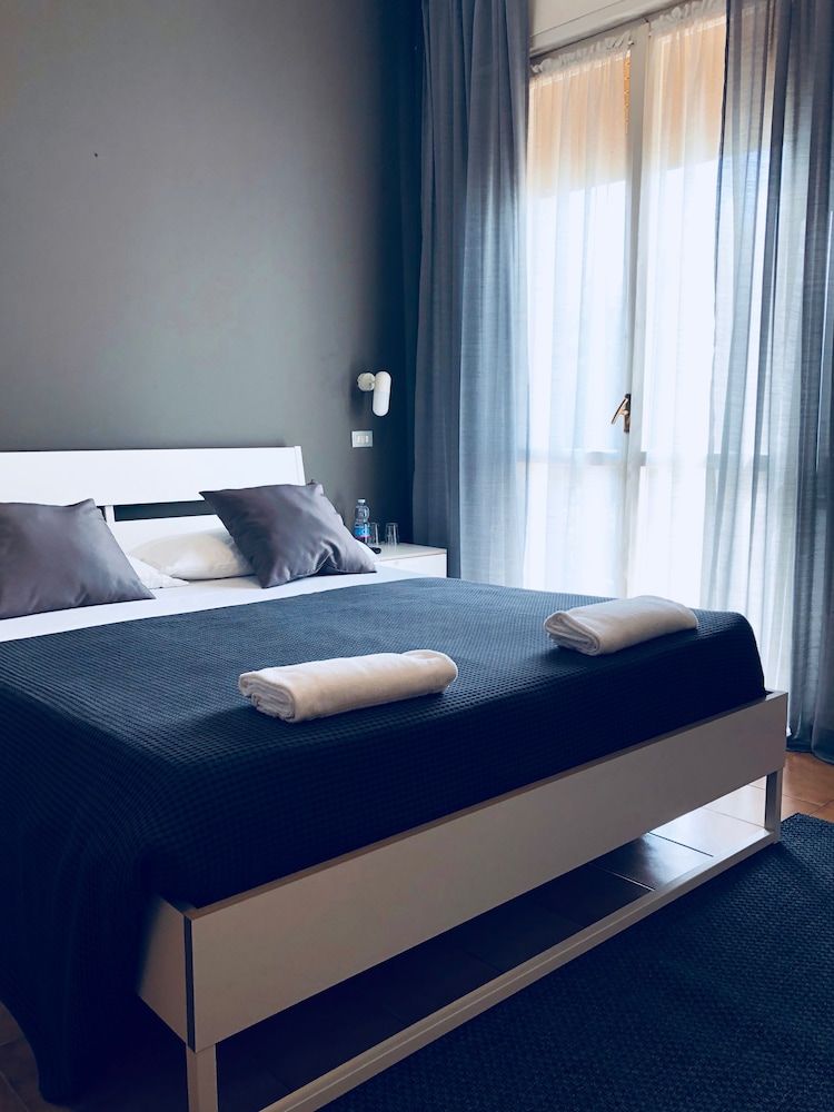 Aplo Hotel