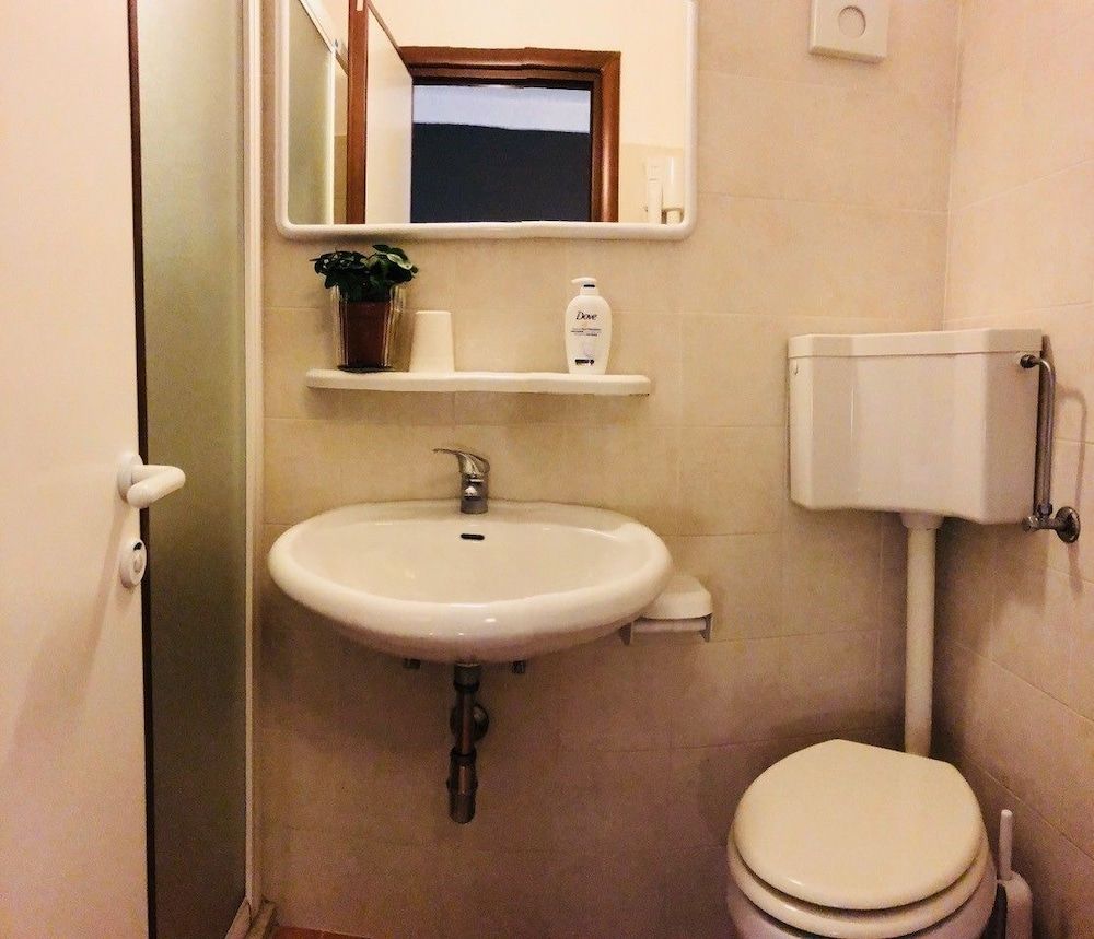 Aplo Hotel