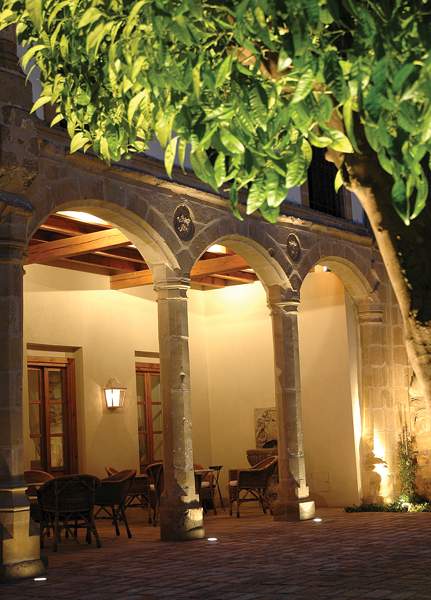 Hotel Puerta de la Luna
