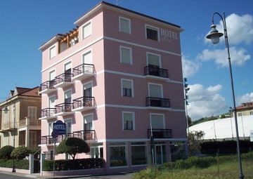 Hotel Rosa Meuble