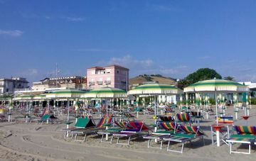 Hotel Rosa Meuble