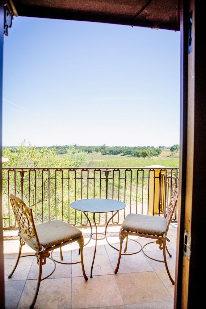 CaliPaso Winery & Villa