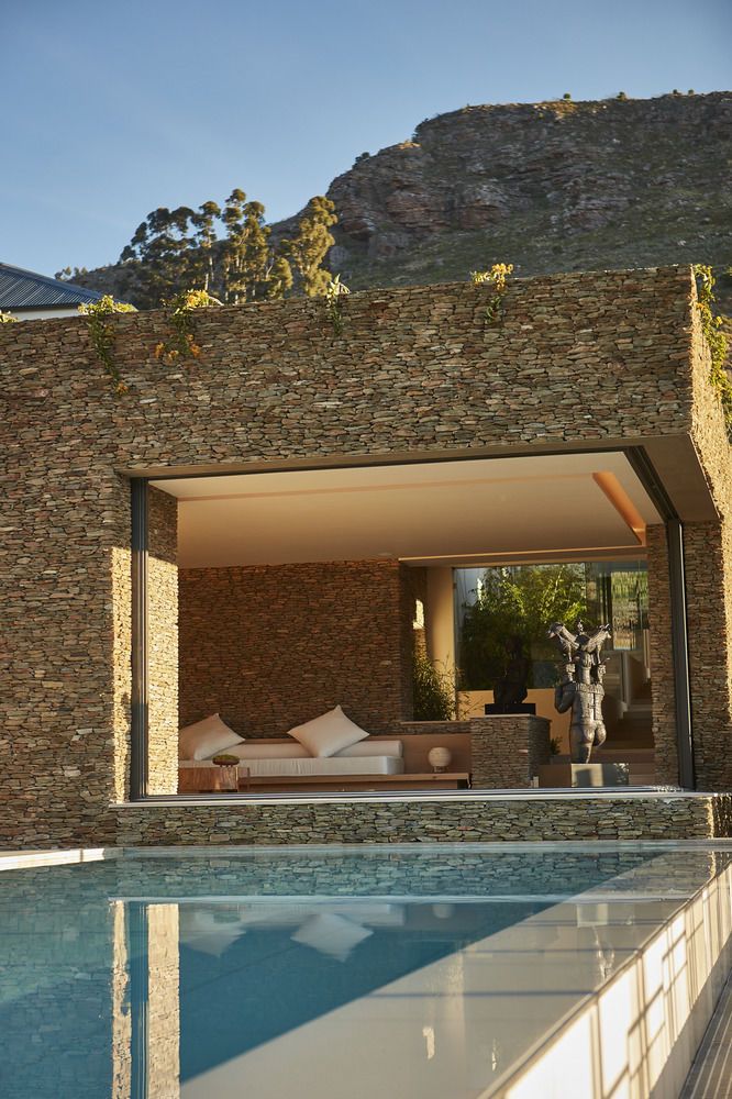 Leeu Estates