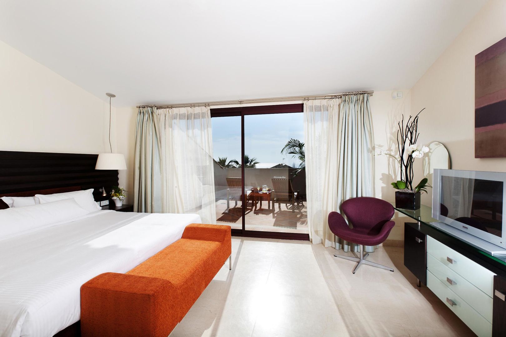 Don Carlos Residences