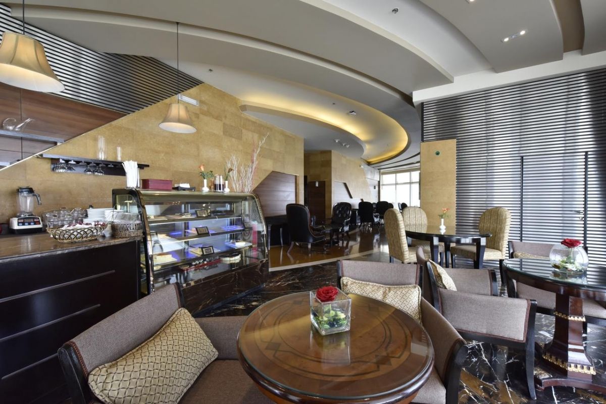 Awaliv International Hotel