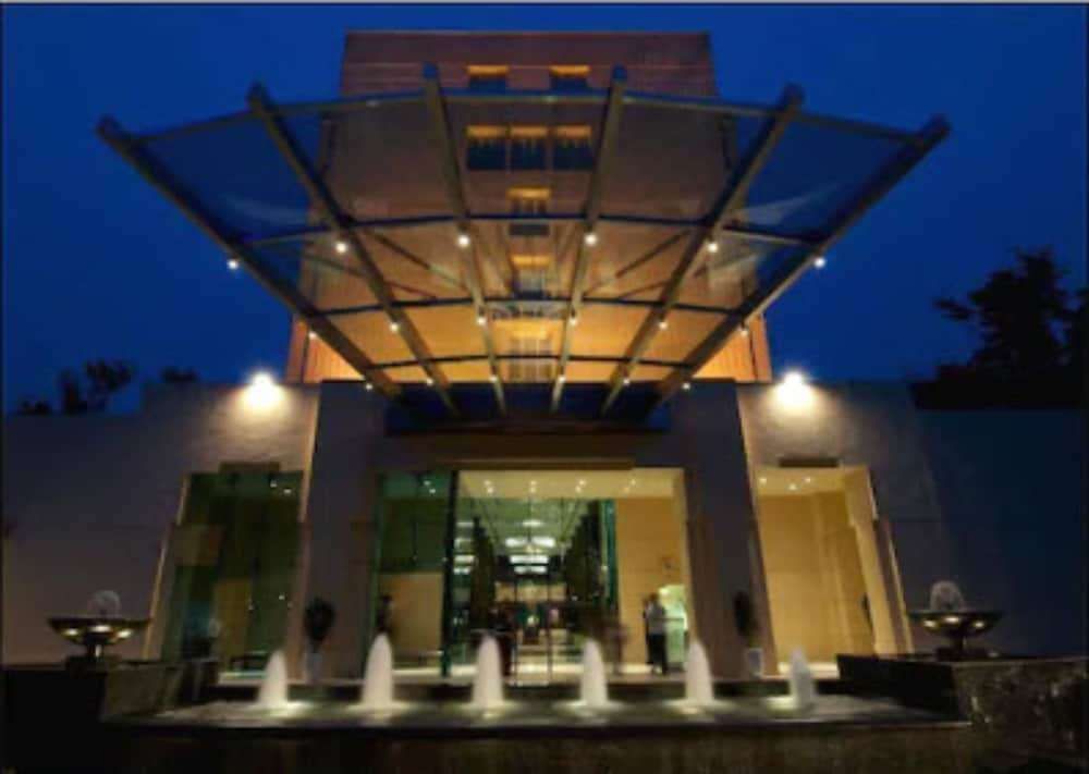Blue Diamond, Pune-IHCL SeleQtions